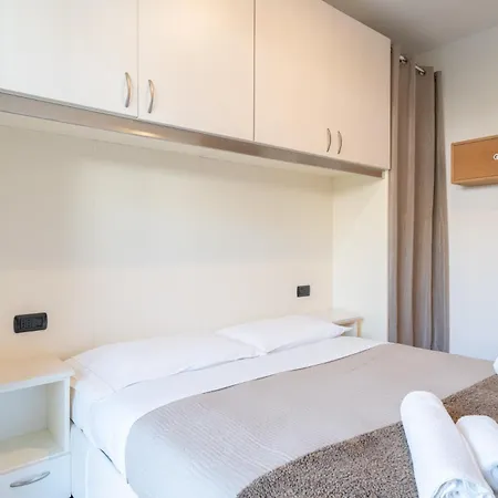 Nest Apartment *