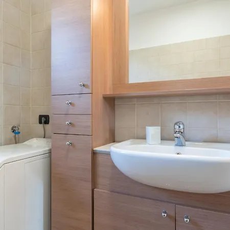 Nest * グラヴェドーナ